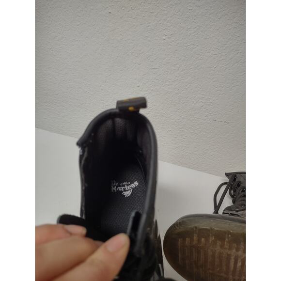 Doc Martens Air Wair patent leather black combat style boots wmn's size 5 mn's 4 - Picture 13 of 16